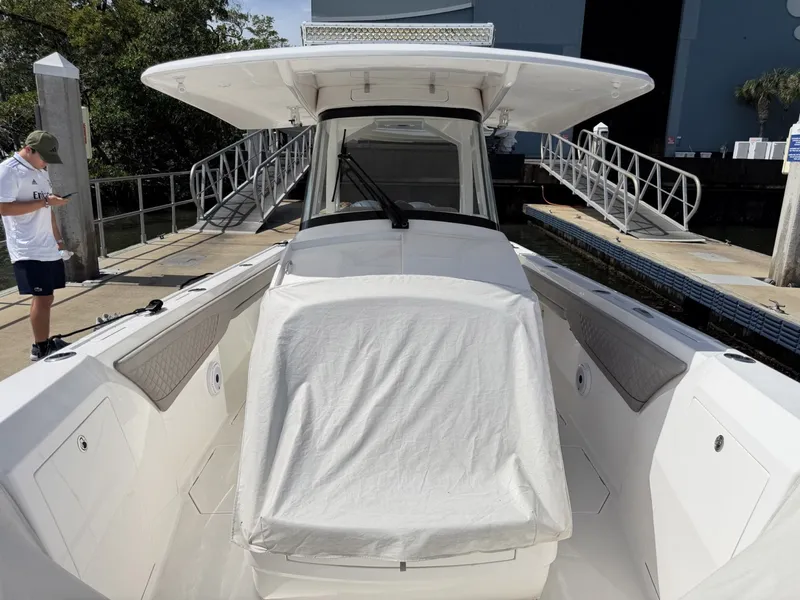 Slide: The Image of Intrepid 345 Nomad SE 2019 - 7288925