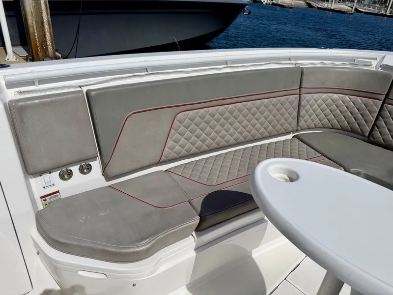Slide: The Image of Intrepid 345 Nomad SE 2019 - 7288948