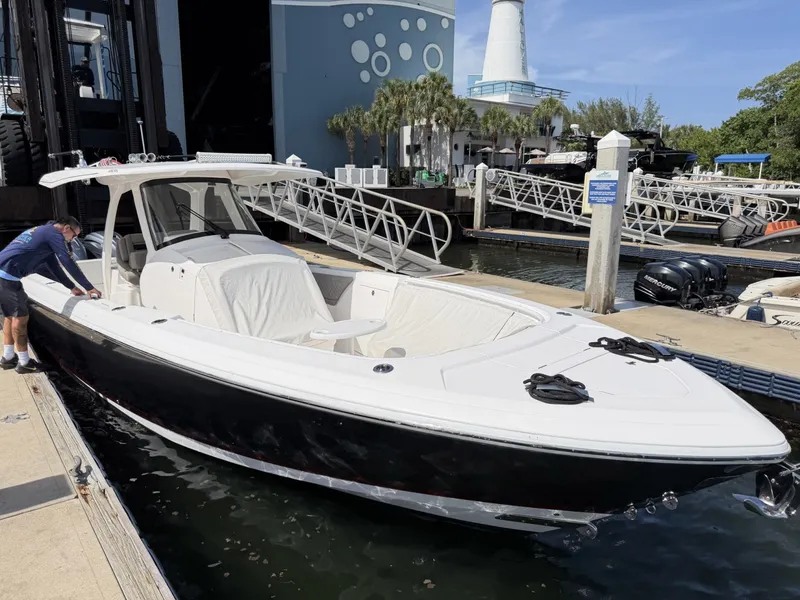 Slide: The Image of Intrepid 345 Nomad SE 2019 - 7288924