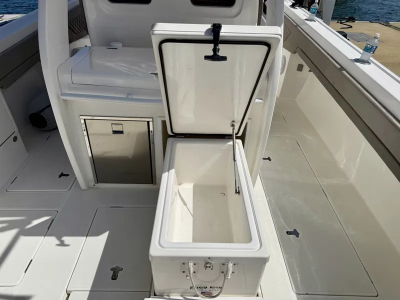 Slide: The Image of Intrepid 345 Nomad SE 2019 - 7288935