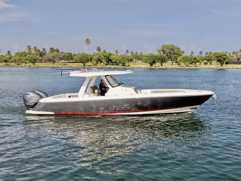 The Image of Intrepid 345 Nomad SE 2019 - 7288897