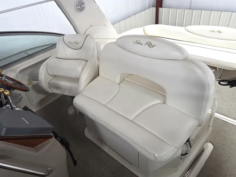 Slide: The Image of Helm Seating 1999 Sea Ray 340 Sundancer - 7289051