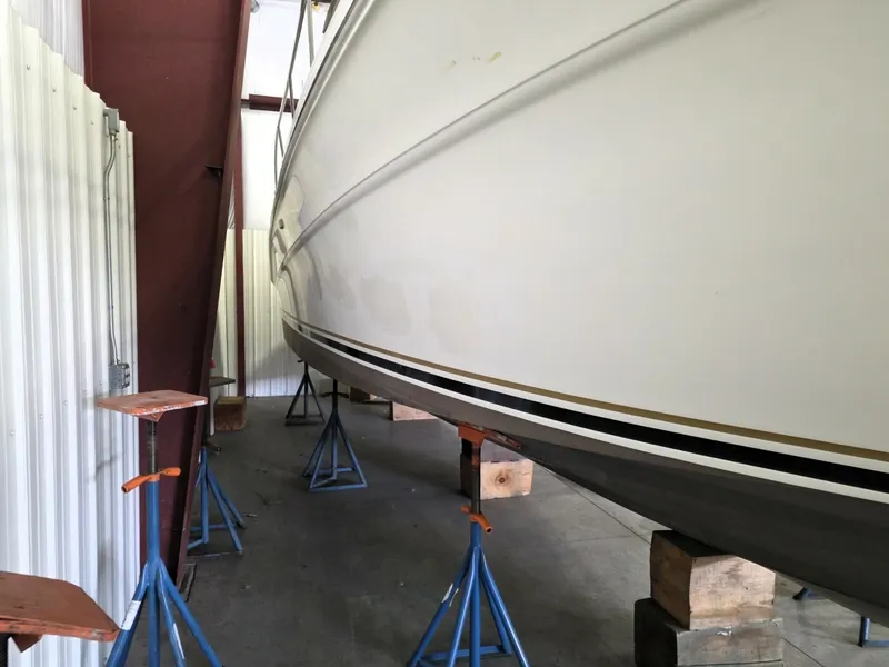 Slide: The Image of Starboard Side View Bow 1999 Sea Ray 340 Sundancer - 7289028