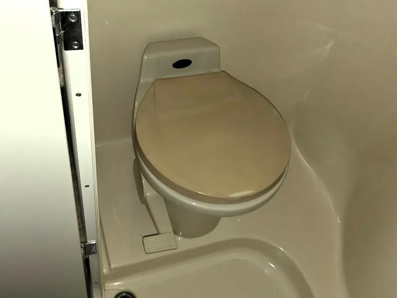 Slide: The Image of Head VacuFlush 1999 Sea Ray 340 Sundancer - 7289045