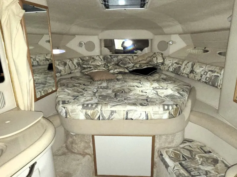 Slide: The Image of V Berth 1999 Sea Ray 340 Sundancer - 7289031