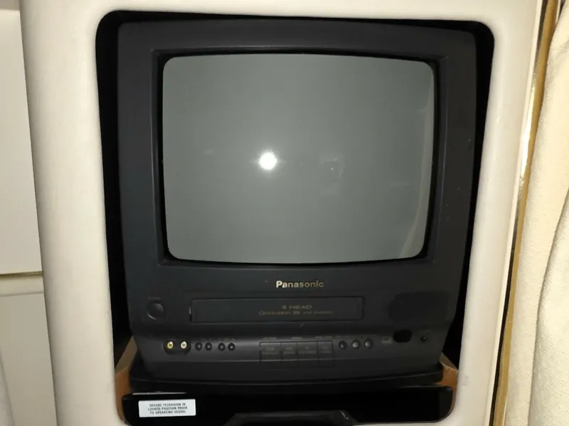 Slide: The Image of Cabin TV 1999 Sea Ray 340 Sundancer - 7289036
