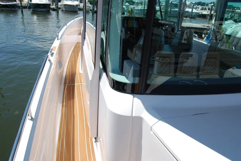 Slide: The Image of Axopar 37 XC Cross Cabin 2022 - 7289111