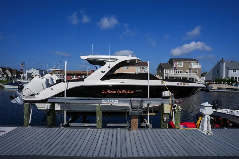 Slide: The Image of Sea Ray SLX 310 Outboard 2024 - 7289377