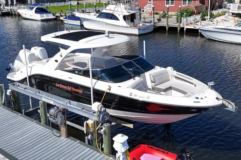Slide: The Image of Sea Ray SLX 310 Outboard 2024 - 7289369