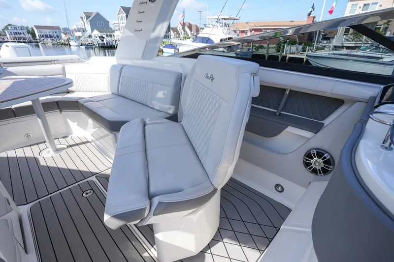 Slide: The Image of Sea Ray SLX 310 Outboard 2024 - 7289405