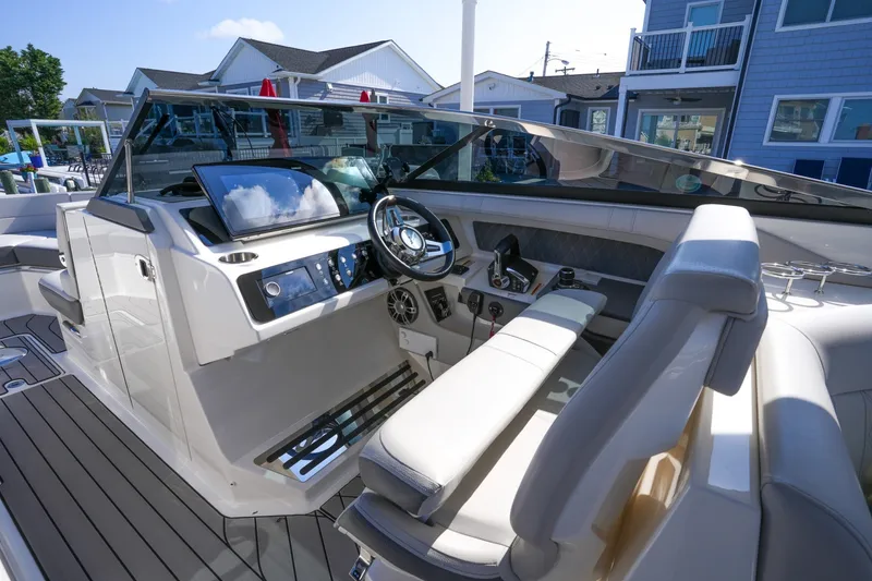 Slide: The Image of Sea Ray SLX 310 Outboard 2024 - 7289390