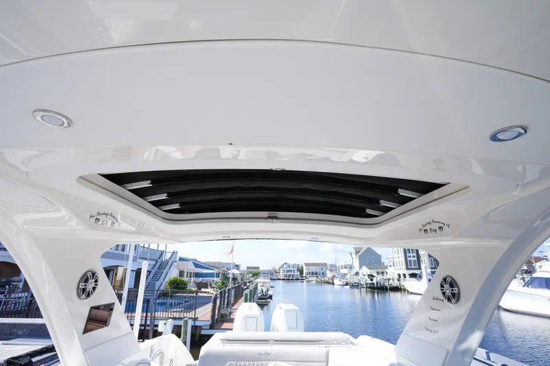 Slide: The Image of Sea Ray SLX 310 Outboard 2024 - 7289401