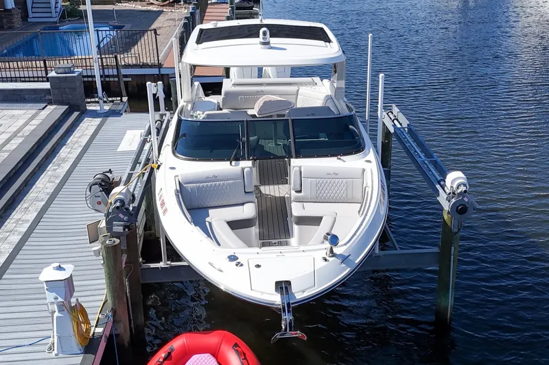 Slide: The Image of Sea Ray SLX 310 Outboard 2024 - 7289370