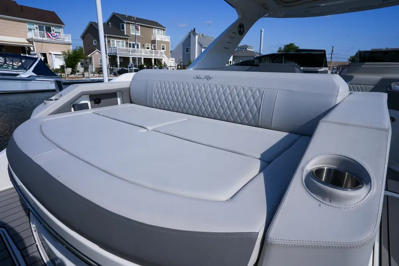 Slide: The Image of Sea Ray SLX 310 Outboard 2024 - 7289383