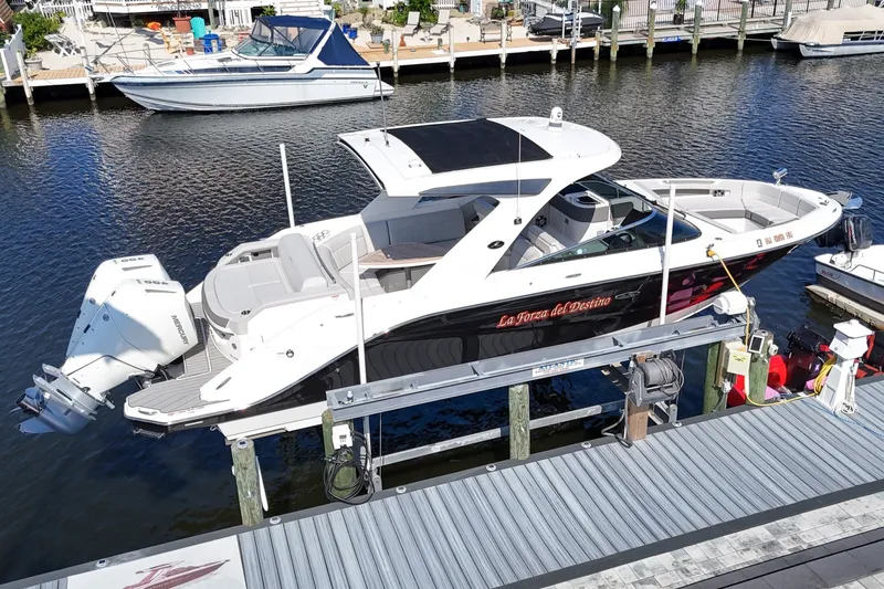 Slide: The Image of Sea Ray SLX 310 Outboard 2024 - 7289375