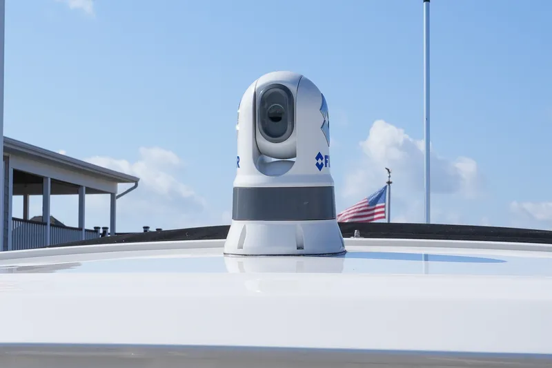 Slide: The Image of Sea Ray SLX 310 Outboard 2024 - 7289399