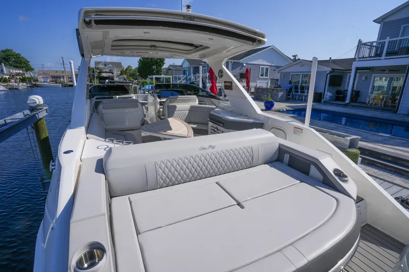 Slide: The Image of Sea Ray SLX 310 Outboard 2024 - 7289382