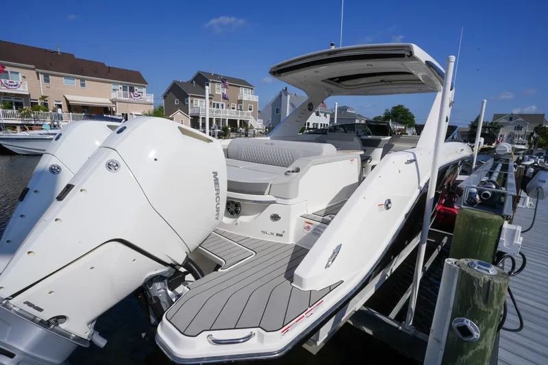 Slide: The Image of Sea Ray SLX 310 Outboard 2024 - 7289379