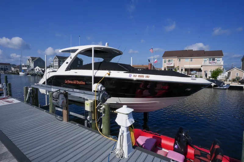 Slide: The Image of Sea Ray SLX 310 Outboard 2024 - 7289376