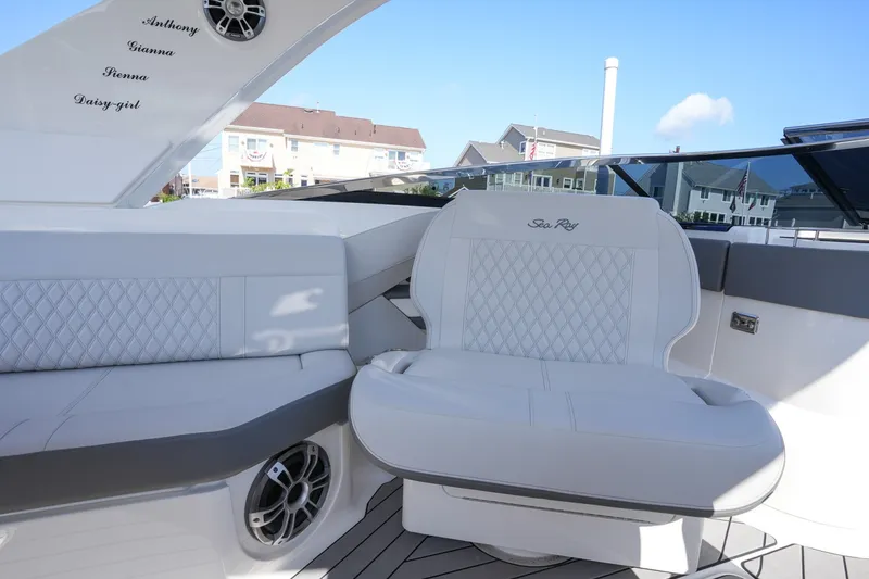 Slide: The Image of Sea Ray SLX 310 Outboard 2024 - 7289404