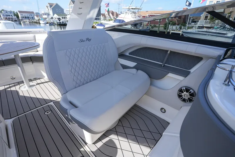 Slide: The Image of Sea Ray SLX 310 Outboard 2024 - 7289406