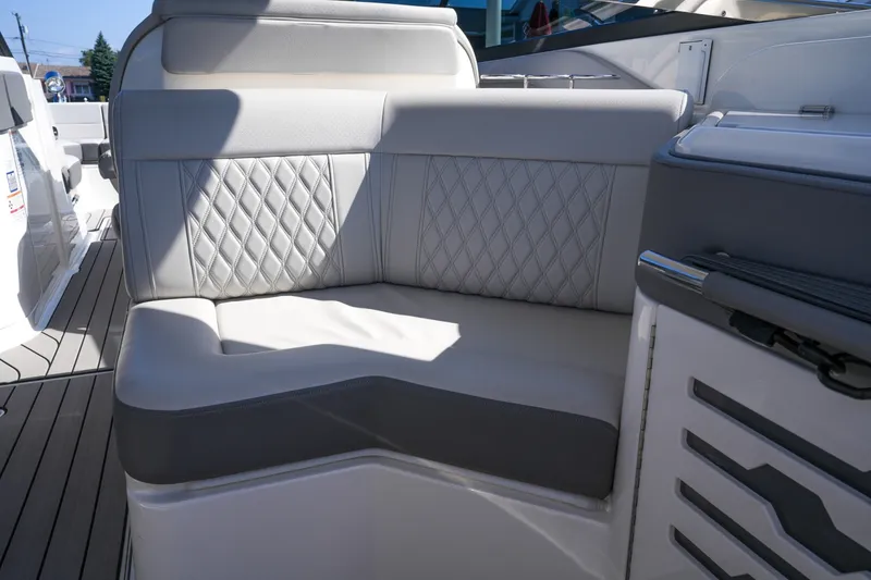Slide: The Image of Sea Ray SLX 310 Outboard 2024 - 7289388