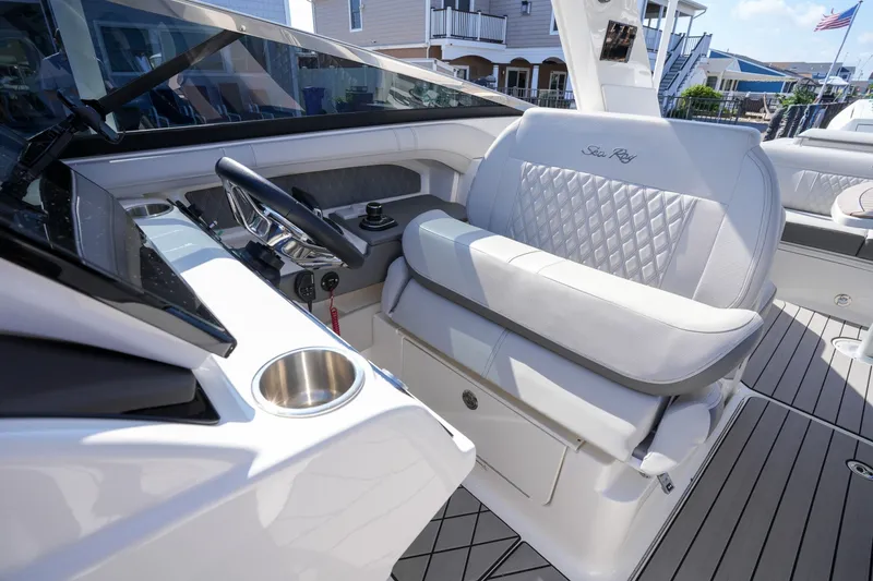 Slide: The Image of Sea Ray SLX 310 Outboard 2024 - 7289403