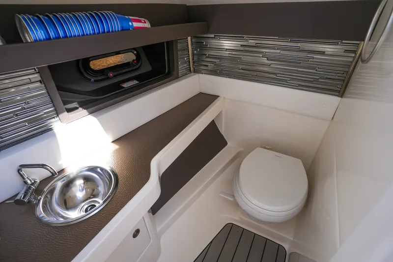 Slide: The Image of Sea Ray SLX 310 Outboard 2024 - 7289394