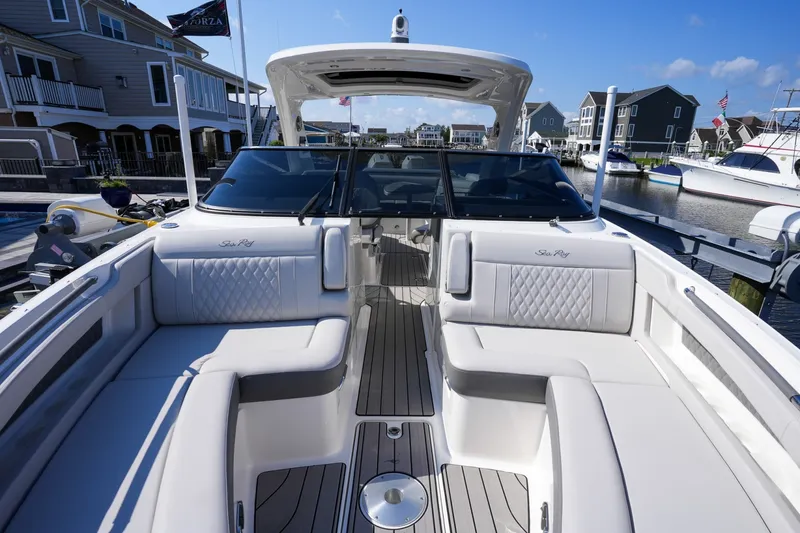 Slide: The Image of Sea Ray SLX 310 Outboard 2024 - 7289398