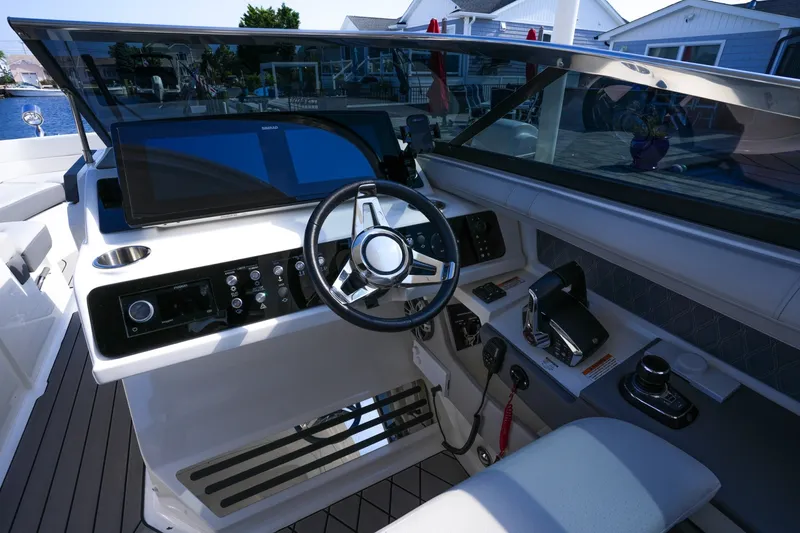 Slide: The Image of Sea Ray SLX 310 Outboard 2024 - 7289391