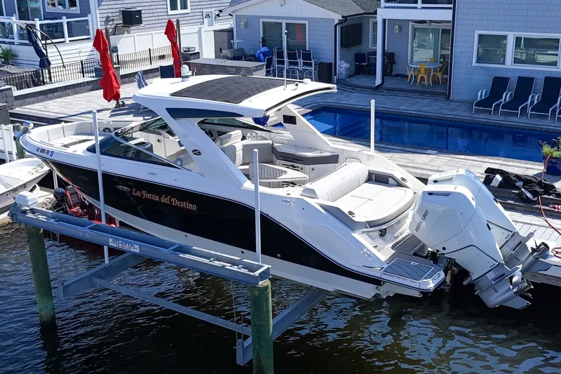Slide: The Image of Sea Ray SLX 310 Outboard 2024 - 7289373