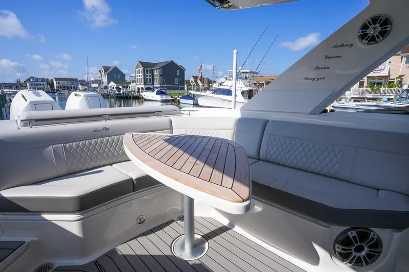 Slide: The Image of Sea Ray SLX 310 Outboard 2024 - 7289386