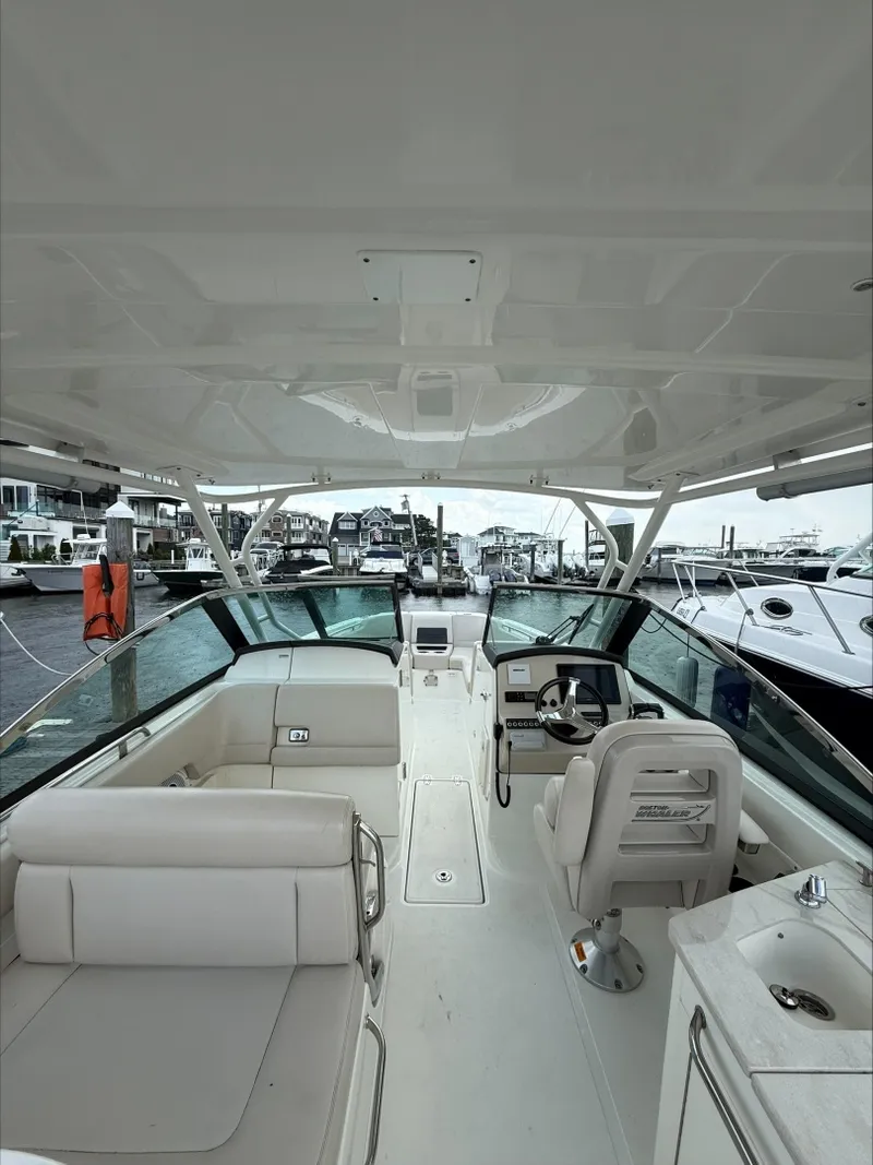 Slide: The Image of Boston Whaler 270 Vantage 2019 - 7308600