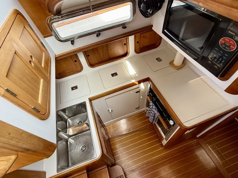Slide: The Image of Legacy 34 Sedan 2001 - 7308836