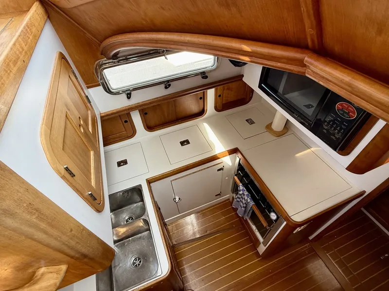 Slide: The Image of Legacy 34 Sedan 2001 - 7308837