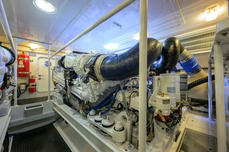 Slide: The Image of Viking 68 Enclosed Bridge 2006 - 7760580