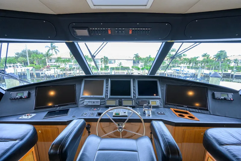 Slide: The Image of Viking 68 Enclosed Bridge 2006 - 7760555