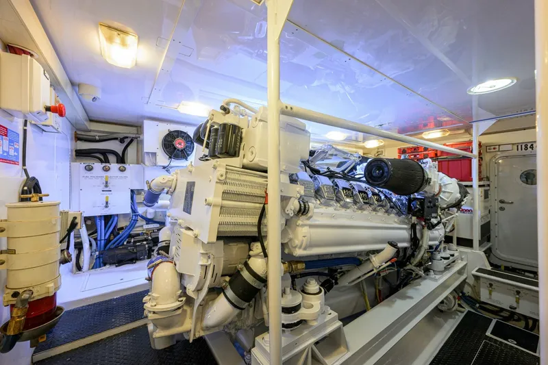Slide: The Image of Viking 68 Enclosed Bridge 2006 - 7760581