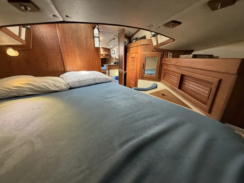 Slide: The Image of Pacific Seacraft 37 1994 - 7309004