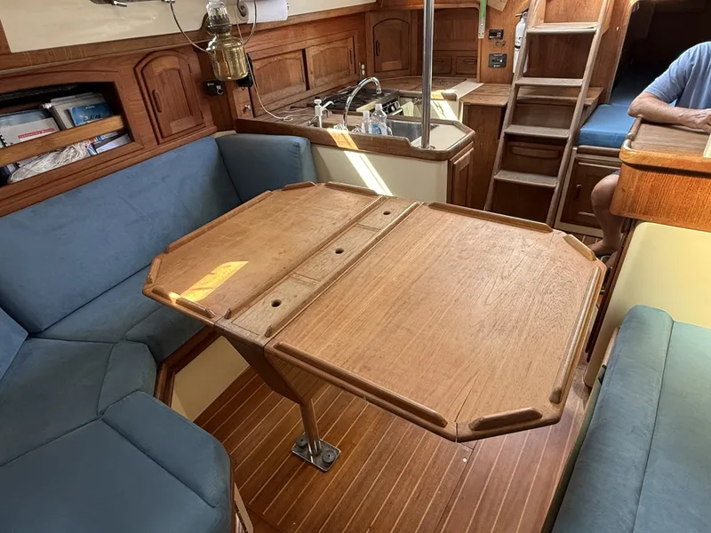 Slide: The Image of Pacific Seacraft 37 1994 - 7308984
