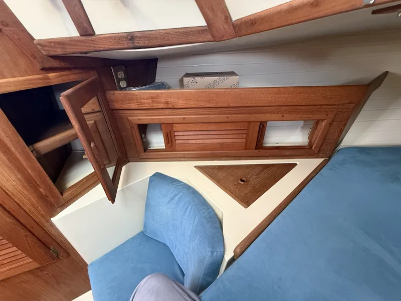 Slide: The Image of Pacific Seacraft 37 1994 - 7309007