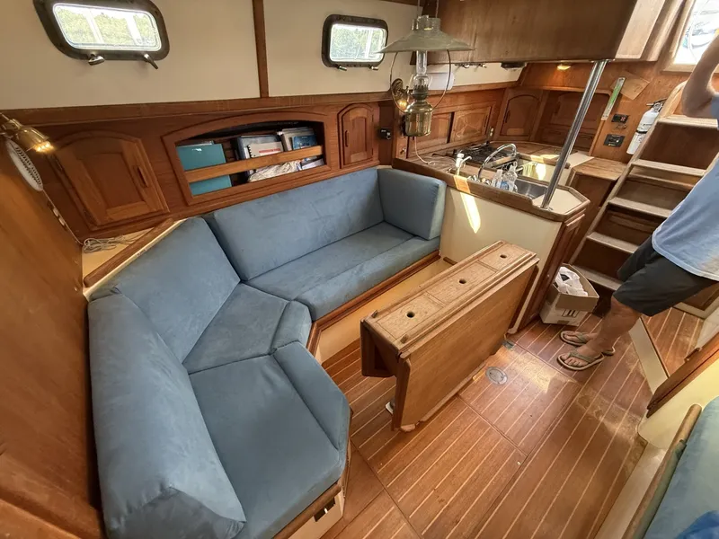 Slide: The Image of Pacific Seacraft 37 1994 - 7308982