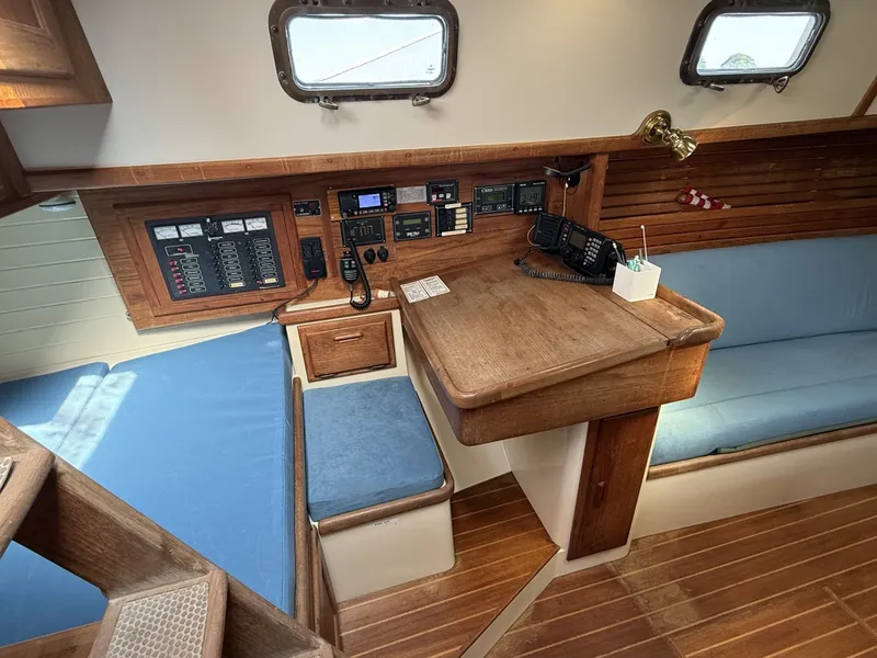 Slide: The Image of Pacific Seacraft 37 1994 - 7308985