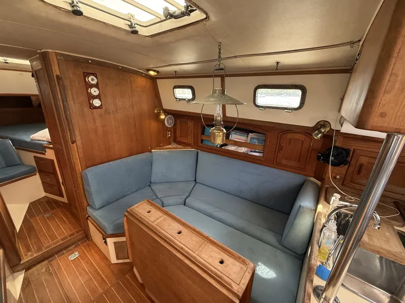 Slide: The Image of Pacific Seacraft 37 1994 - 7308978