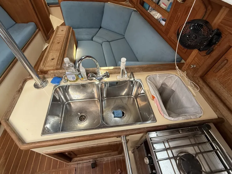 Slide: The Image of Pacific Seacraft 37 1994 - 7309001