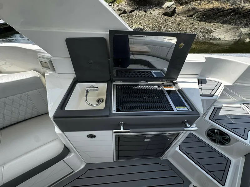 Slide: The Image of Sea Ray 350 SLX 2021 - 7309442