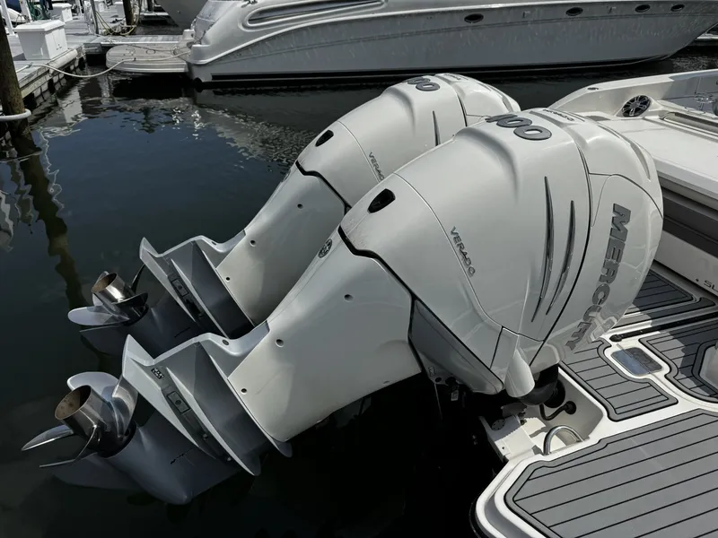 Slide: The Image of Sea Ray 350 SLX 2021 - 7309459