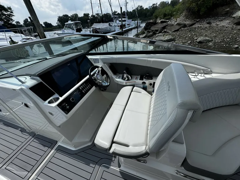 Slide: The Image of Sea Ray 350 SLX 2021 - 7309468