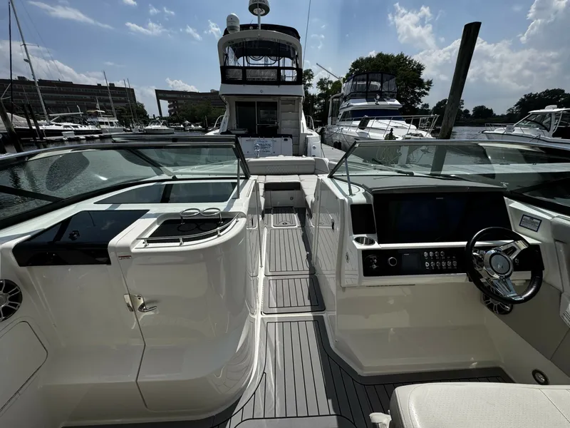 Slide: The Image of Sea Ray 350 SLX 2021 - 7309451