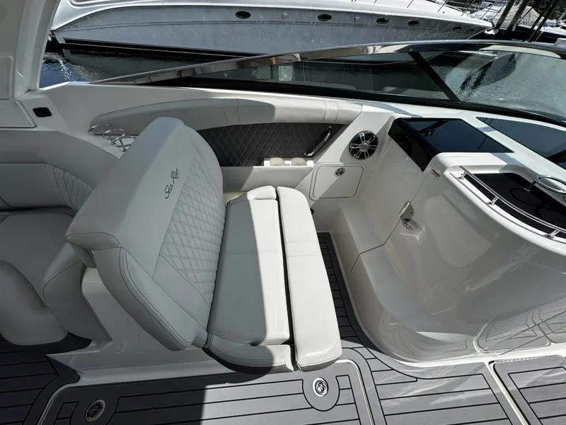 Slide: The Image of Sea Ray 350 SLX 2021 - 7309465